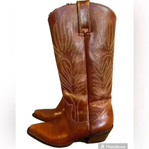 STEVE MADDEN BOOTS {size Unknown}with‎ measuring tap 10” some marks and peeling